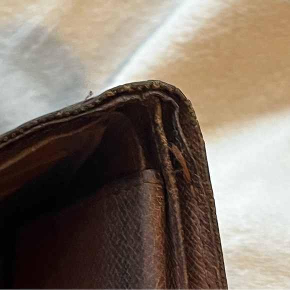 Authentic Vintage Louis Vuitton Monogram Bi-Fold Wallet - Picture 5 of 13